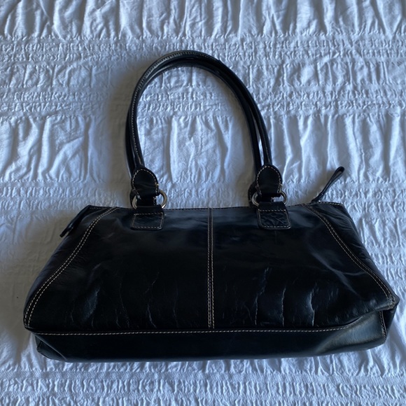 Black genuine leather shoulder bag w contrast white stitching. Brand unknown🖤 - Picture 4 of 12